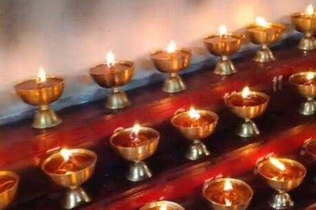 शक्ति में चैत्र नवरात्रि पर्व पर मंदिरों में लगी है देवी भक्तों की भीड़। दिनभर मंदिर में हो रहे पूजा अर्चना एवं भजन-कीर्तन के कार्यक्रम 23 मार्च को निकलेगी अष्टभुजी की पैदल यात्रा.टेमर के सप्लाई मंदिर एवं चांपा शहर के नारायणी धाम में भी नवरात्रि पर्व पर सजा है माता रानी का दरबार। पीतल के दियो में हो रही मनोकामना ज्योति कलश प्रज्वलित शक्ति में चैत्र नवरात्रि पर्व पर मंदिरों में लगी है देवी भक्तों की भीड़। दिनभर मंदिर में हो रहे पूजा अर्चना एवं भजन-कीर्तन के कार्यक्रम 23 मार्च को निकलेगी अष्टभुजी की पैदल यात्रा.टेमर के सप्लाई मंदिर एवं चांपा शहर के नारायणी धाम में भी नवरात्रि पर्व पर सजा है माता रानी का दरबार। पीतल के दियो में हो रही मनोकामना ज्योति कलश प्रज्वलित kshititech