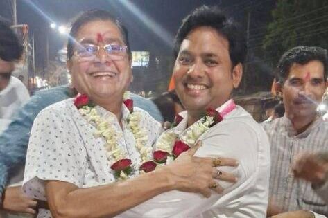 शक्ति में भाईचारे की मिशाल-15 मार्च को साहू समाज की निकली भक्त माता कर्मा जयंती की शोभायात्रा का स्वागत किया अग्रवाल सभा शक्ति ने. अध्यक्ष श्यामसुंदर अग्रवाल के नेतृत्व में हुआ जोरदार स्वागत kshititech