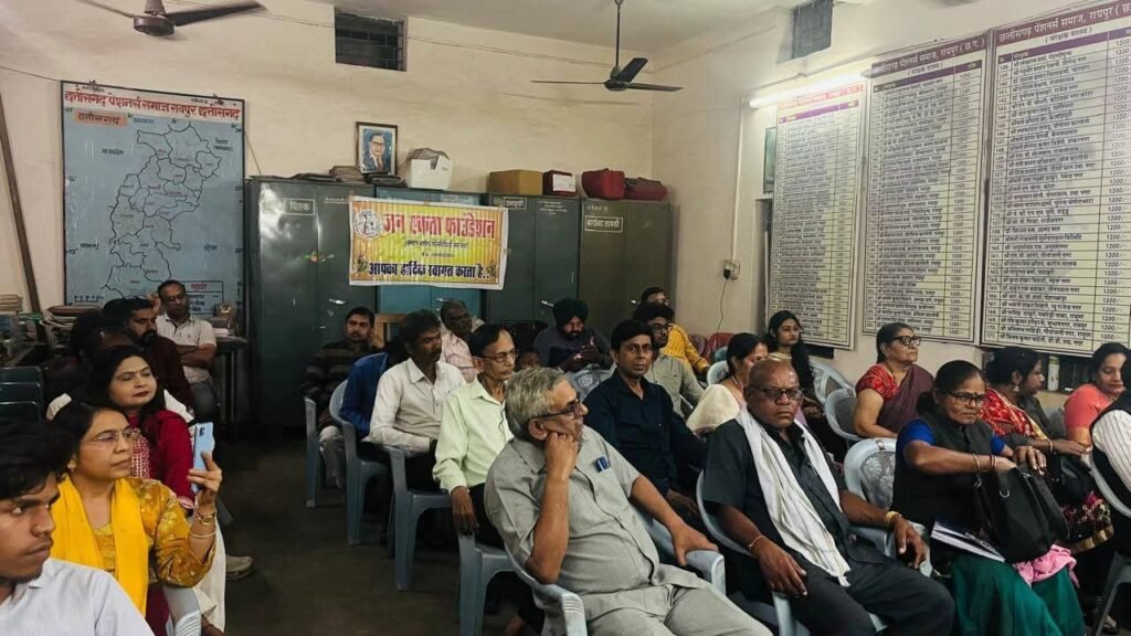 वक्ता मंच की काव्य गोष्ठी: चेतन भारती महामूर्ख बने,ये साल भी एक सवाल रह गया,तेरे नाम का गुलाल रह गया- राहुल साहू, छत्तीसगढ़ के दिग्गज कवियों ने दी अपनी प्रस्तुति kshititech