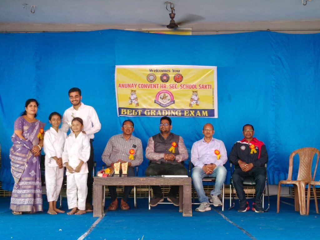 आत्म सुरक्षा को लेकर जागरूक है बच्चे- शक्ति शहर के प्रतिष्ठित अनुनय कॉन्वेंट में कराटे का बेल्ट ग्रेडिंग कार्यक्रम संपन्न, 37 विद्यार्थियो ने दी परीक्षा, बेल्ट एवं प्रमाण पत्र का हुआ वितरण,अनुनय कान्वेंट के संचालक योगेश साहू ने कहा-कराटे से हम कर सकते हैं आत्म सुरक्षा kshititech