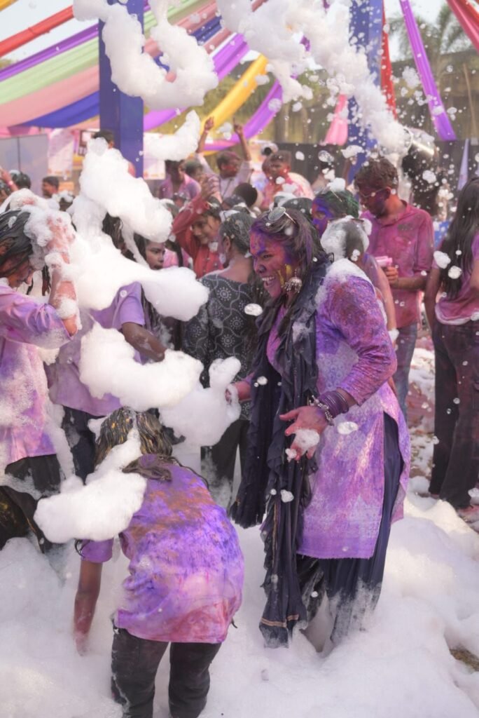 होली का अद्भुत आनंद- रंग दे शक्ति,होली महोत्सव 1 मार्च को धूमधाम से संपन्न, 5 घंटे तक झूमता रहा शहर, शहर के शुभम ग्रीन्स में आयोजित था कार्यक्रम, नगर पालिका अध्यक्ष श्यामसुंदर, समाज सेविका रीना सहित दिग्गज हस्तियों ने की शिरकत, प्रांजल राजपूतानी सहित पूरे आयोजन टीम की हुई जबरदस्त प्रशंशा होली का अद्भुत आनंद- रंग दे शक्ति,होली महोत्सव 1 मार्च को धूमधाम से संपन्न, 5 घंटे तक झूमता रहा शहर, शहर के शुभम ग्रीन्स में आयोजित था कार्यक्रम, नगर पालिका अध्यक्ष श्यामसुंदर, समाज सेविका रीना सहित दिग्गज हस्तियों ने की शिरकत, प्रांजल राजपूतानी सहित पूरे आयोजन टीम की हुई जबरदस्त प्रशंशा kshititech