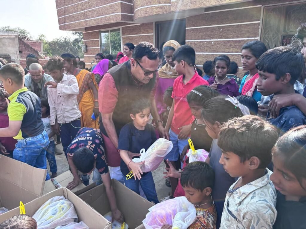 गरीब बच्चों के बीच पहुंचा हरि लीला चैरिटेबल ट्रस्ट, ट्रस्ट के सेक्रेटरी अमर सुल्तानिया के नेतृत्व में सबरियाडेरा के बच्चों संग मनाई गई होली, खुशियों के रंगों से सजा पर्व, अमर सुल्तानिया ने कहा- ट्रस्ट द्वारा लगातार परंपराओं का किया जा रहा निर्वहन गरीब बच्चों के बीच पहुंचा हरि लीला चैरिटेबल ट्रस्ट, ट्रस्ट के सेक्रेटरी अमर सुल्तानिया के नेतृत्व में सबरियाडेरा के बच्चों संग मनाई गई होली, खुशियों के रंगों से सजा पर्व, अमर सुल्तानिया ने कहा- ट्रस्ट द्वारा लगातार परंपराओं का किया जा रहा निर्वहन kshititech