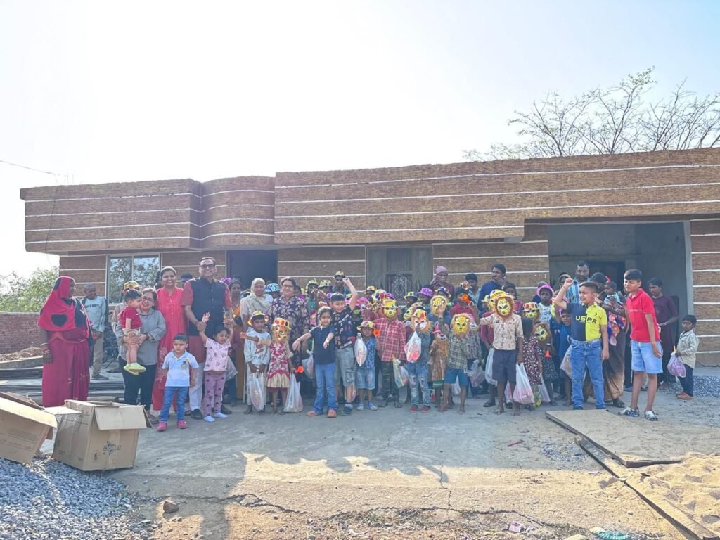 गरीब बच्चों के बीच पहुंचा हरि लीला चैरिटेबल ट्रस्ट, ट्रस्ट के सेक्रेटरी अमर सुल्तानिया के नेतृत्व में सबरियाडेरा के बच्चों संग मनाई गई होली, खुशियों के रंगों से सजा पर्व, अमर सुल्तानिया ने कहा- ट्रस्ट द्वारा लगातार परंपराओं का किया जा रहा निर्वहन गरीब बच्चों के बीच पहुंचा हरि लीला चैरिटेबल ट्रस्ट, ट्रस्ट के सेक्रेटरी अमर सुल्तानिया के नेतृत्व में सबरियाडेरा के बच्चों संग मनाई गई होली, खुशियों के रंगों से सजा पर्व, अमर सुल्तानिया ने कहा- ट्रस्ट द्वारा लगातार परंपराओं का किया जा रहा निर्वहन kshititech