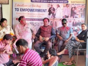 रंगो उत्सव पर पुलिस कप्तान बच्चों के बीच- सक्ति के दृष्टिबाधित विद्यालय के बच्चो के बीच पहुँचे SP प्रफुल्ल ठाकुर,अवसर था होली का, एसपी साहब ने बच्चों का मुंह मीठा कराकर छत्तीसगढ़ी होली के गीतों की भी करी प्रस्तुति रंगो उत्सव पर पुलिस कप्तान बच्चों के बीच- सक्ति के दृष्टिबाधित विद्यालय के बच्चो के बीच पहुँचे SP प्रफुल्ल ठाकुर,अवसर था होली का, एसपी साहब ने बच्चों का मुंह मीठा कराकर छत्तीसगढ़ी होली के गीतों की भी करी प्रस्तुति kshititech