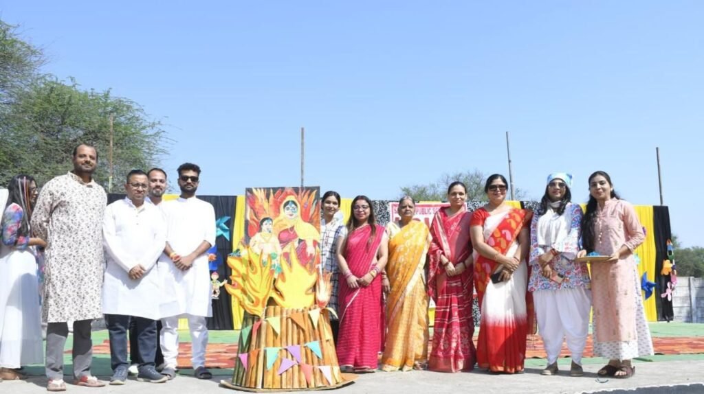 शक्ति के सीबीएसई संस्कार पब्लिक स्कूल में बिखरे होली के रंग-होली कार्निवल में जमकर थिरके बच्चे, होली पर्व को लेकर बच्चों में दिखा भारी उत्साह,रेन डांस, फोम पार्टी और सांस्कृतिक प्रस्तुतियों ने बांधा समां; अन्य स्कूलों के छात्रों ने भी लिया हिस्सा kshititech