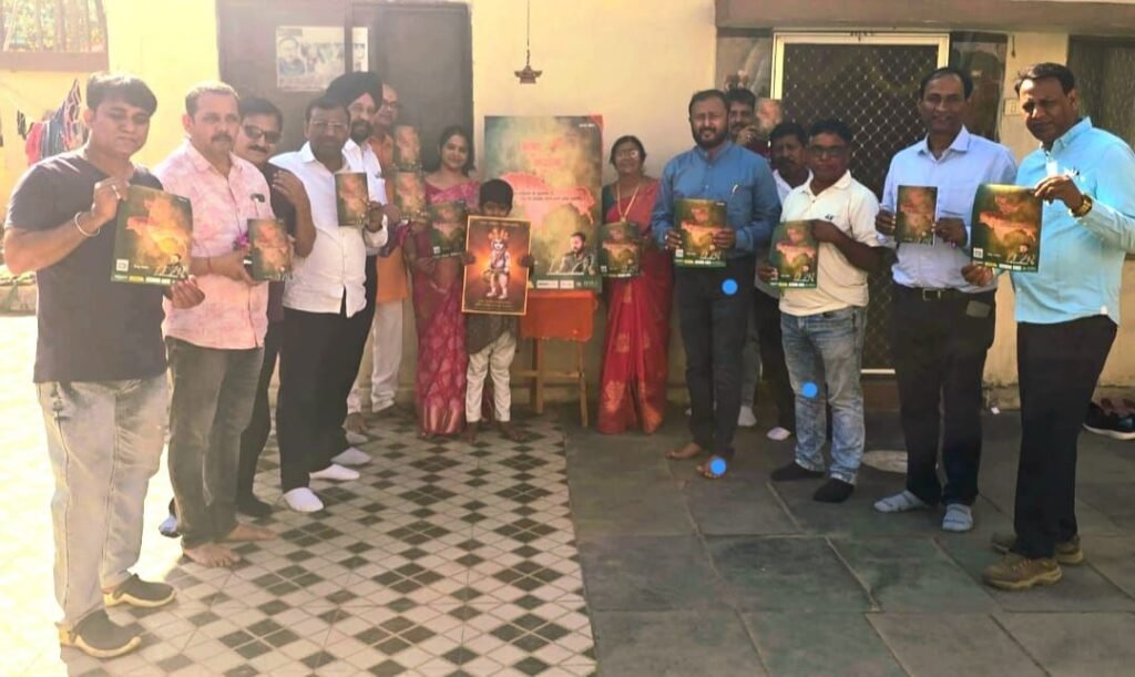 निशु पांडे की 77 स्वरचित कविताओं का शब्द संग्राम का विमोचन मातृ शक्ति के कर कमलो से हुआ संपन्न,निशु ने कहा-काव्य लिखने के लिए सिर्फ ज्ञान की आवश्यकता नहीं अपितु घर में वातावरण की भी होती है जरूरत kshititech