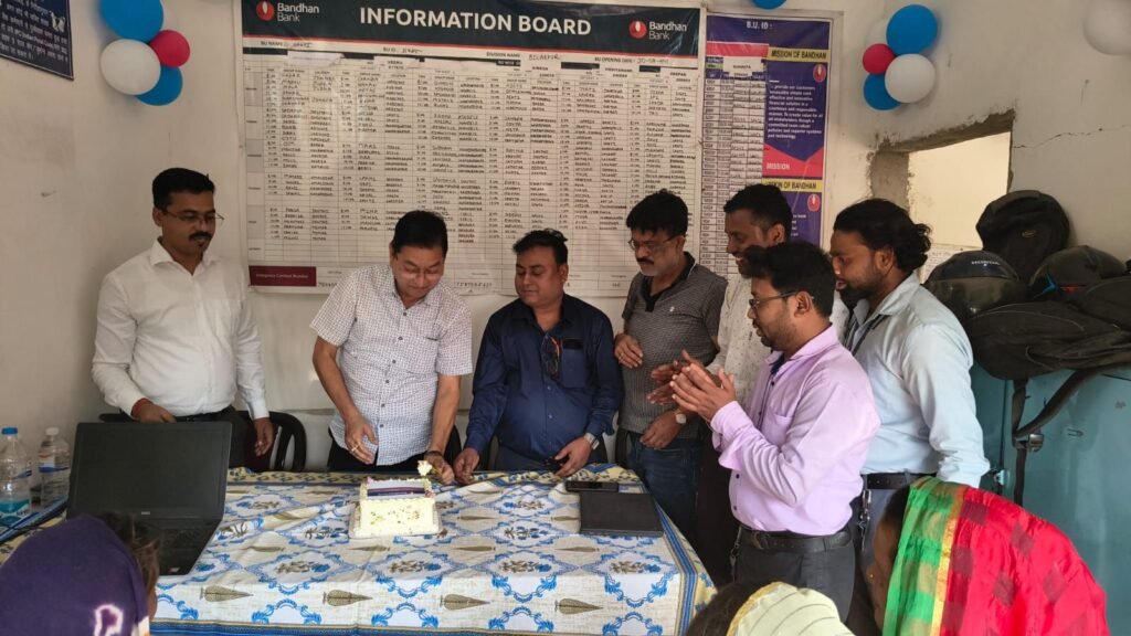 बेसिक बैंकिंग सेवाएं- शक्ति के बंधन बैंक में ग्राहक सुविधाओं के विस्तार कार्यक्रम में पहुंचे नगर पालिका अध्यक्ष श्याम सुंदर अग्रवाल ने करी बैंक प्रबंधन की प्रशंसा, बंधन बैंक में भी अब लोगों को मिलेगी सारी सुविधाएं, बैंक अधिकारियों ने किया नगर पालिका अध्यक्ष जी का धन्यवाद kshititech