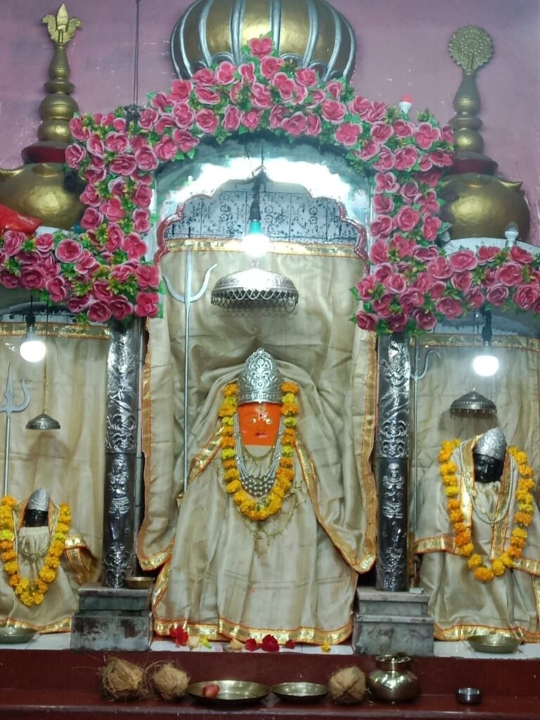 शक्ति के महामाई दाई मंदिर में फूलों की होली के साथ ही सुंदरकांड पाठ का हुआ आयोजन, राम नाम के जयकारों एवं महामाई दाई की आस्था में डूबे भक्त kshititech