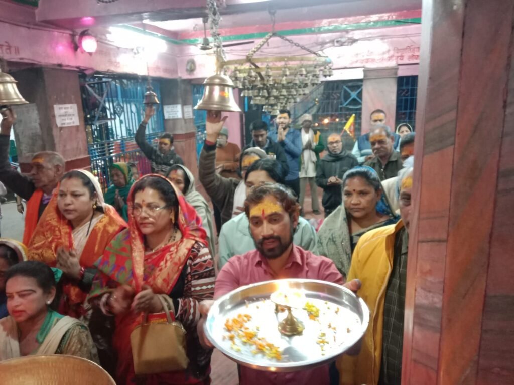 शक्ति के महामाई दाई मंदिर में फूलों की होली के साथ ही सुंदरकांड पाठ का हुआ आयोजन, राम नाम के जयकारों एवं महामाई दाई की आस्था में डूबे भक्त kshititech