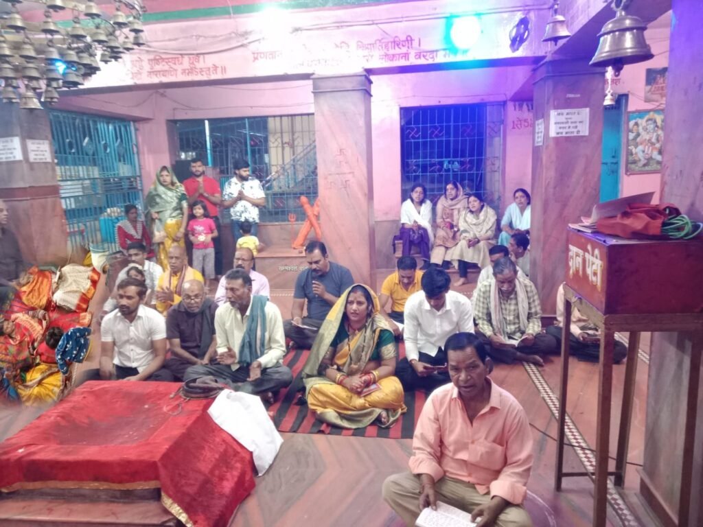 शक्ति के महामाई दाई मंदिर में फूलों की होली के साथ ही सुंदरकांड पाठ का हुआ आयोजन, राम नाम के जयकारों एवं महामाई दाई की आस्था में डूबे भक्त kshititech