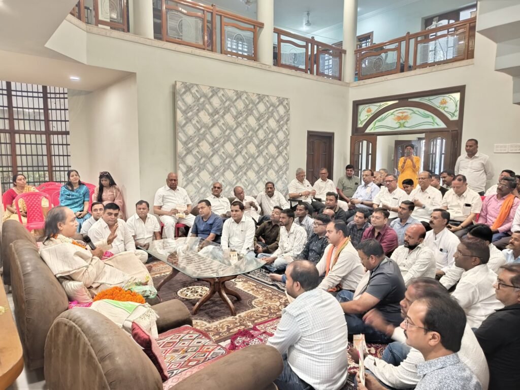 सुल्तानिया परिवार में पहुंचे स्वामी जी- बनारी के श्याम एग्रो में पहुंचे आचार्य स्वामी सोमेंद्र जी महाराज ने गौ माता को राष्ट्र माता घोषित करवाने मांगा जन समर्थन, 27 अप्रैल को पूरे देश भर में दिया जाएगा ज्ञापन, सुल्तानिया परिवार ने किया स्वामी जी का आत्मीय स्वागत kshititech