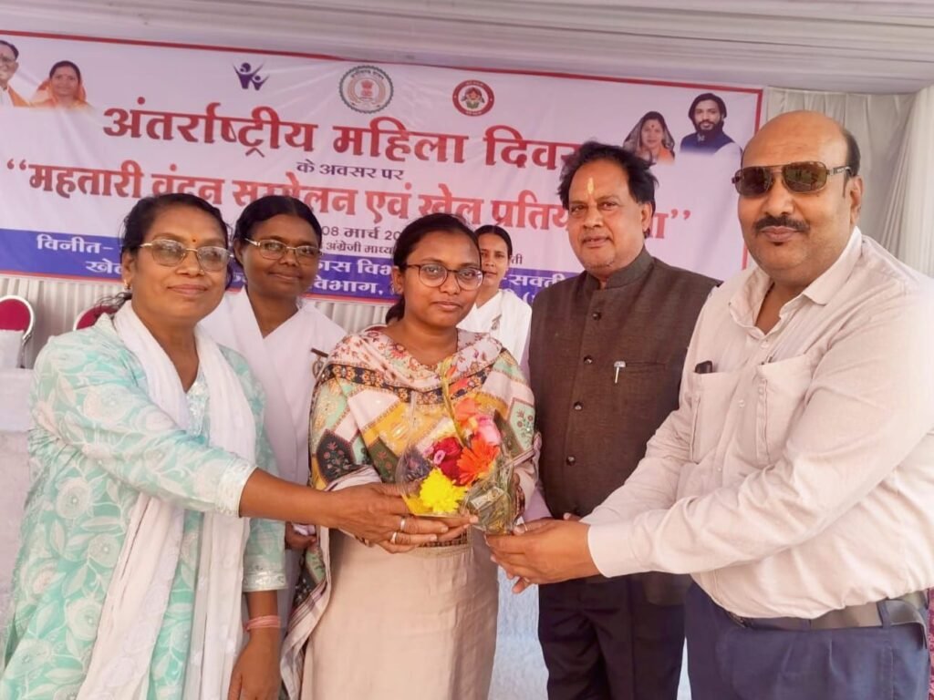 कावेरी का हुआ सम्मान- शक्ति की नवपदस्थ एसडीएम कावेरी मरकाम का अंतरराष्ट्रीय महिला दिवस पर हुआ सम्मान, कावेरी ने कहा सभी के सहयोग से शक्ति राजस्व अनुविभाग में करूंगी अपनी जिम्मेदारियो का सजगता से निर्वहन कावेरी का हुआ सम्मान- शक्ति की नवपदस्थ एसडीएम कावेरी मरकाम का अंतरराष्ट्रीय महिला दिवस पर हुआ सम्मान, कावेरी ने कहा सभी के सहयोग से शक्ति राजस्व अनुविभाग में करूंगी अपनी जिम्मेदारियो का सजगता से निर्वहन kshititech