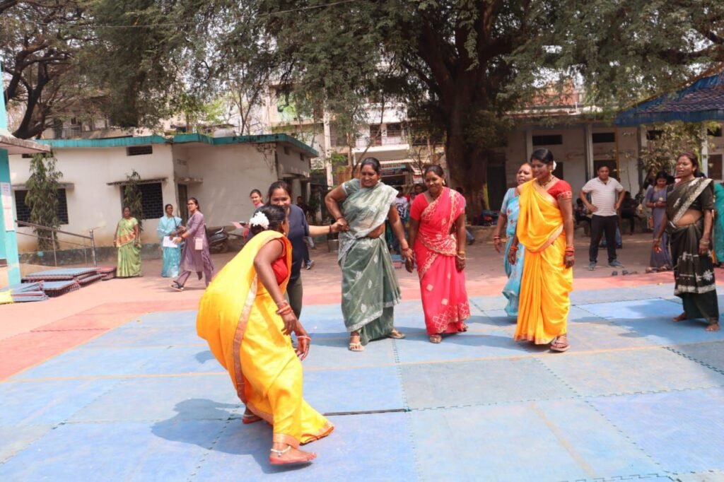 महिला दिवस पर शक्ति जिले की नारी शक्ति को विष्णु सरकार का बड़ा तोहफा, महतारी वंदन की राशि हुई खाते में ट्रांसफर, सांसद कमलेश जांगड़े ने कहा- नारी ही है नारायणी, हर क्षेत्र में नारी ने किया अपना बेहतर प्रदर्शन, शक्ति जिले में अंतर्राष्ट्रीय महिला दिवस पर महिला बाल विकास विभाग ने किया था सम्मेलन का आयोजन kshititech
