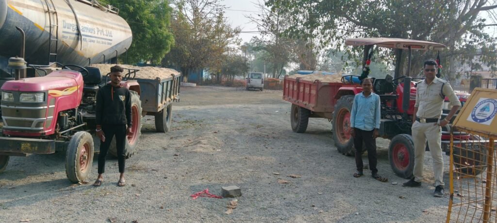 शक्ति जिले में माइनिंग विभाग की बड़ी कार्रवाई- 11 वाहनों को अवैध खनिज उत्खनन एवं परिवहन को लेकर किया जप्त.कलेक्टर तोपनों के निर्देशन में माइनिंग अधिकारी बंजारे साहब ने कार्रवाई.गिरिराज रेन बसेरा में संपन्न हुई बैंकर्स मीट.उद्योगपति एवं उद्योग विभाग के अधिकारी रहे मौजूद kshititech