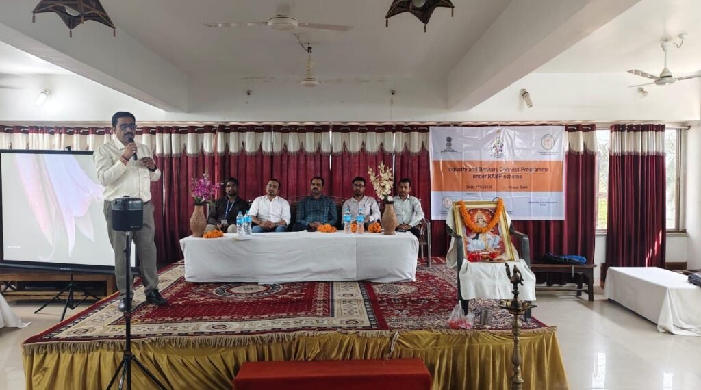 शक्ति जिले में माइनिंग विभाग की बड़ी कार्रवाई- 11 वाहनों को अवैध खनिज उत्खनन एवं परिवहन को लेकर किया जप्त.कलेक्टर तोपनों के निर्देशन में माइनिंग अधिकारी बंजारे साहब ने कार्रवाई.गिरिराज रेन बसेरा में संपन्न हुई बैंकर्स मीट.उद्योगपति एवं उद्योग विभाग के अधिकारी रहे मौजूद kshititech