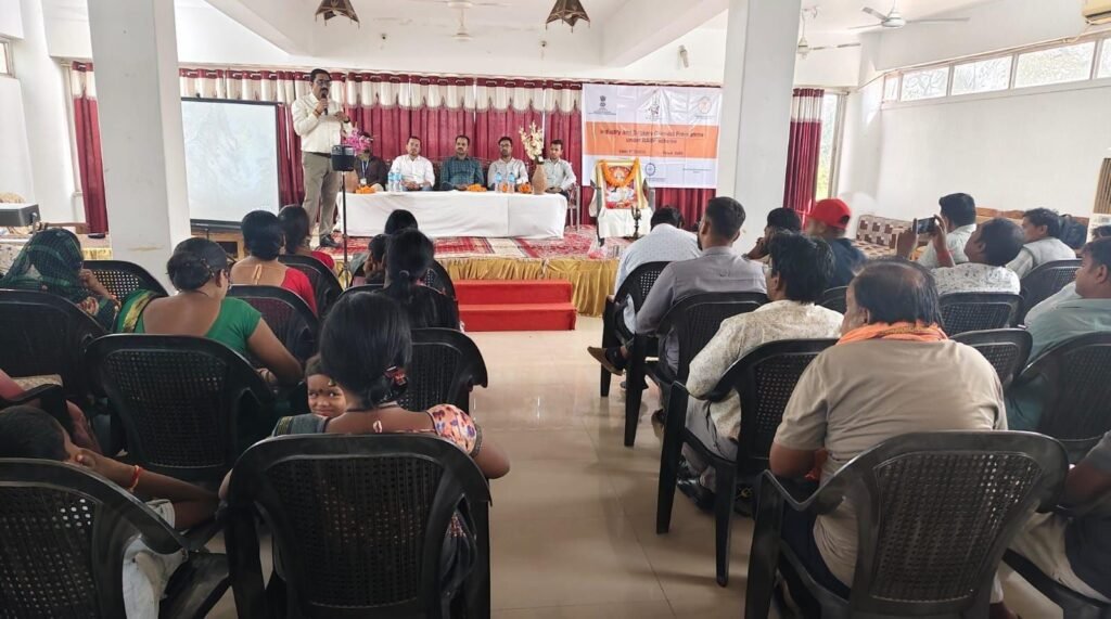 शक्ति जिले में माइनिंग विभाग की बड़ी कार्रवाई- 11 वाहनों को अवैध खनिज उत्खनन एवं परिवहन को लेकर किया जप्त.कलेक्टर तोपनों के निर्देशन में माइनिंग अधिकारी बंजारे साहब ने कार्रवाई.गिरिराज रेन बसेरा में संपन्न हुई बैंकर्स मीट.उद्योगपति एवं उद्योग विभाग के अधिकारी रहे मौजूद kshititech