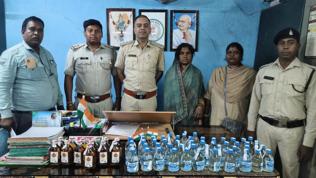 आबकारी विभाग ने डभरा वृत्त में करी अवैध शराब कारोबारी पर बड़ी कार्रवाई. डभरा मंडल प्रभारी उत्पल साहब के नेतृत्व में पहुंची टीम. डभ रा प्रभारी कोमल प्रसाद सिदार भी रहे मौजूद kshititech