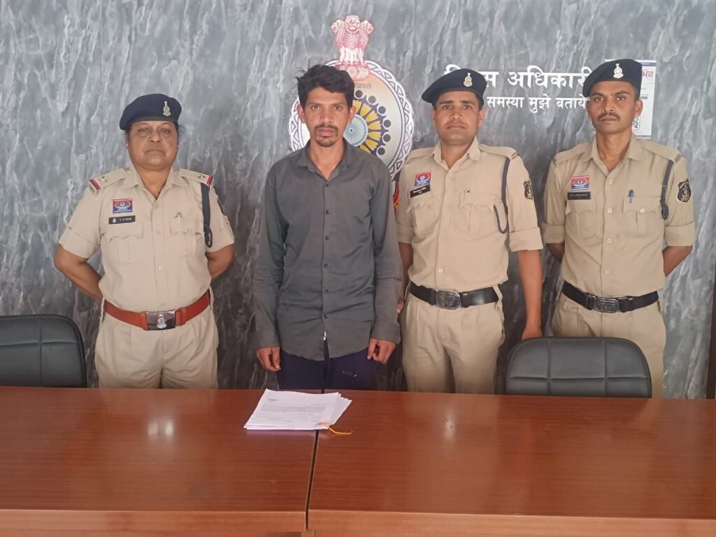शक्ति पुलिस की बड़ी सफलता- घर में अकेली महिला से जबरन बलात्कार कर जान से मारने की धमकी देने वाले युवक को किया गिरफ्तार. घटना के 12 घंटे के अंदर ही पुलिस ने किया आरोपी को गिरफ्तार. शक्ति टीआई लखन लाल पटेल की सजगता से अपराधियों पर हो रही त्वरित कार्रवाई kshititech
