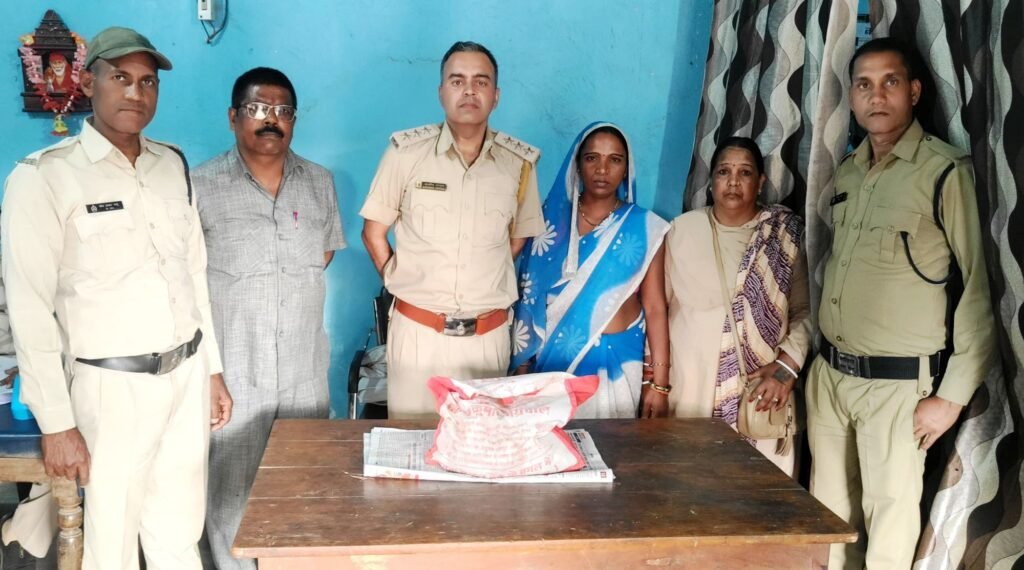 सहायक जिला आबकारी अधिकारी उप्पल ने दर्ज किया आबकारी का मामला लवसरा में अवैध कारोबारी से जप्त की शराब kshititech