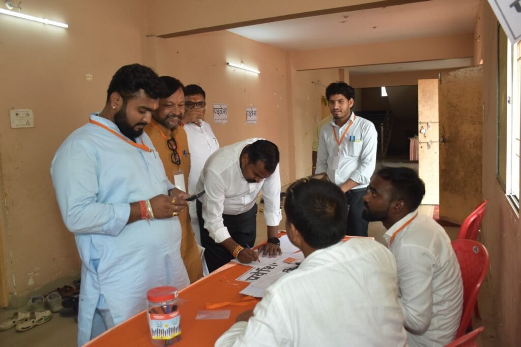 राष्ट्रीय स्वयंसेवक संघ द्वारा नगर पंचायत नया बाराद्वार के मंगल भवन में हुआ युवा संगम का आयोजन संघ के शताब्दी वर्ष पर आयोजित था कार्यक्रम। युवाओं को समाज उत्थान व पर्यावरण संरक्षण का दिया गया संदेश kshititech