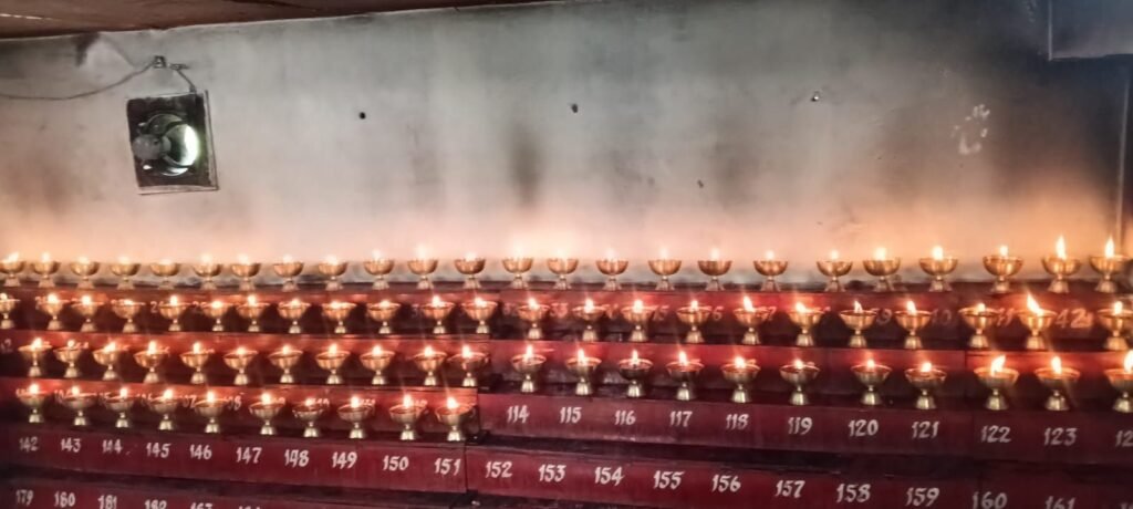 शक्ति में चैत्र नवरात्रि पर्व पर मंदिरों में लगी है देवी भक्तों की भीड़। दिनभर मंदिर में हो रहे पूजा अर्चना एवं भजन-कीर्तन के कार्यक्रम 23 मार्च को निकलेगी अष्टभुजी की पैदल यात्रा.टेमर के सप्लाई मंदिर एवं चांपा शहर के नारायणी धाम में भी नवरात्रि पर्व पर सजा है माता रानी का दरबार। पीतल के दियो में हो रही मनोकामना ज्योति कलश प्रज्वलित शक्ति में चैत्र नवरात्रि पर्व पर मंदिरों में लगी है देवी भक्तों की भीड़। दिनभर मंदिर में हो रहे पूजा अर्चना एवं भजन-कीर्तन के कार्यक्रम 23 मार्च को निकलेगी अष्टभुजी की पैदल यात्रा.टेमर के सप्लाई मंदिर एवं चांपा शहर के नारायणी धाम में भी नवरात्रि पर्व पर सजा है माता रानी का दरबार। पीतल के दियो में हो रही मनोकामना ज्योति कलश प्रज्वलित kshititech