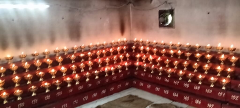 शक्ति में चैत्र नवरात्रि पर्व पर मंदिरों में लगी है देवी भक्तों की भीड़। दिनभर मंदिर में हो रहे पूजा अर्चना एवं भजन-कीर्तन के कार्यक्रम 23 मार्च को निकलेगी अष्टभुजी की पैदल यात्रा.टेमर के सप्लाई मंदिर एवं चांपा शहर के नारायणी धाम में भी नवरात्रि पर्व पर सजा है माता रानी का दरबार। पीतल के दियो में हो रही मनोकामना ज्योति कलश प्रज्वलित शक्ति में चैत्र नवरात्रि पर्व पर मंदिरों में लगी है देवी भक्तों की भीड़। दिनभर मंदिर में हो रहे पूजा अर्चना एवं भजन-कीर्तन के कार्यक्रम 23 मार्च को निकलेगी अष्टभुजी की पैदल यात्रा.टेमर के सप्लाई मंदिर एवं चांपा शहर के नारायणी धाम में भी नवरात्रि पर्व पर सजा है माता रानी का दरबार। पीतल के दियो में हो रही मनोकामना ज्योति कलश प्रज्वलित kshititech