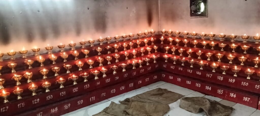 शक्ति में चैत्र नवरात्रि पर्व पर मंदिरों में लगी है देवी भक्तों की भीड़। दिनभर मंदिर में हो रहे पूजा अर्चना एवं भजन-कीर्तन के कार्यक्रम 23 मार्च को निकलेगी अष्टभुजी की पैदल यात्रा.टेमर के सप्लाई मंदिर एवं चांपा शहर के नारायणी धाम में भी नवरात्रि पर्व पर सजा है माता रानी का दरबार। पीतल के दियो में हो रही मनोकामना ज्योति कलश प्रज्वलित शक्ति में चैत्र नवरात्रि पर्व पर मंदिरों में लगी है देवी भक्तों की भीड़। दिनभर मंदिर में हो रहे पूजा अर्चना एवं भजन-कीर्तन के कार्यक्रम 23 मार्च को निकलेगी अष्टभुजी की पैदल यात्रा.टेमर के सप्लाई मंदिर एवं चांपा शहर के नारायणी धाम में भी नवरात्रि पर्व पर सजा है माता रानी का दरबार। पीतल के दियो में हो रही मनोकामना ज्योति कलश प्रज्वलित kshititech