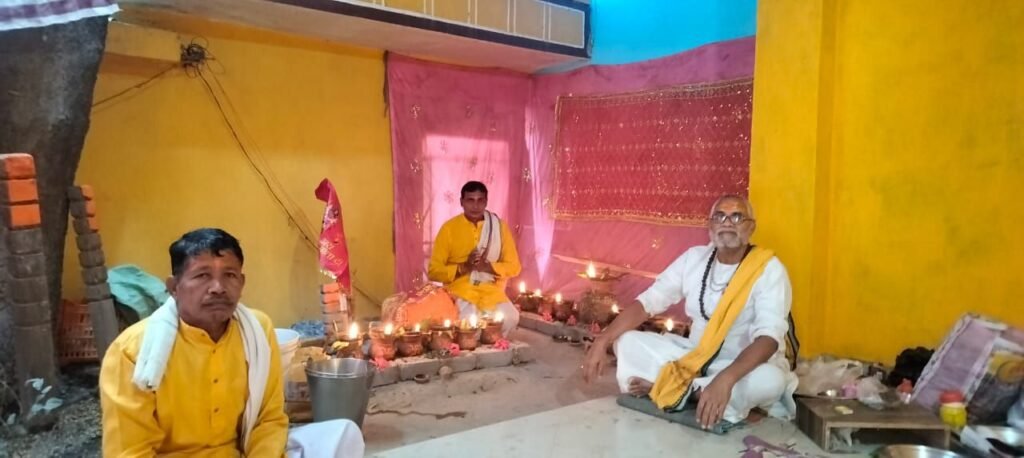 शक्ति में चैत्र नवरात्रि पर्व पर मंदिरों में लगी है देवी भक्तों की भीड़। दिनभर मंदिर में हो रहे पूजा अर्चना एवं भजन-कीर्तन के कार्यक्रम 23 मार्च को निकलेगी अष्टभुजी की पैदल यात्रा.टेमर के सप्लाई मंदिर एवं चांपा शहर के नारायणी धाम में भी नवरात्रि पर्व पर सजा है माता रानी का दरबार। पीतल के दियो में हो रही मनोकामना ज्योति कलश प्रज्वलित शक्ति में चैत्र नवरात्रि पर्व पर मंदिरों में लगी है देवी भक्तों की भीड़। दिनभर मंदिर में हो रहे पूजा अर्चना एवं भजन-कीर्तन के कार्यक्रम 23 मार्च को निकलेगी अष्टभुजी की पैदल यात्रा.टेमर के सप्लाई मंदिर एवं चांपा शहर के नारायणी धाम में भी नवरात्रि पर्व पर सजा है माता रानी का दरबार। पीतल के दियो में हो रही मनोकामना ज्योति कलश प्रज्वलित kshititech