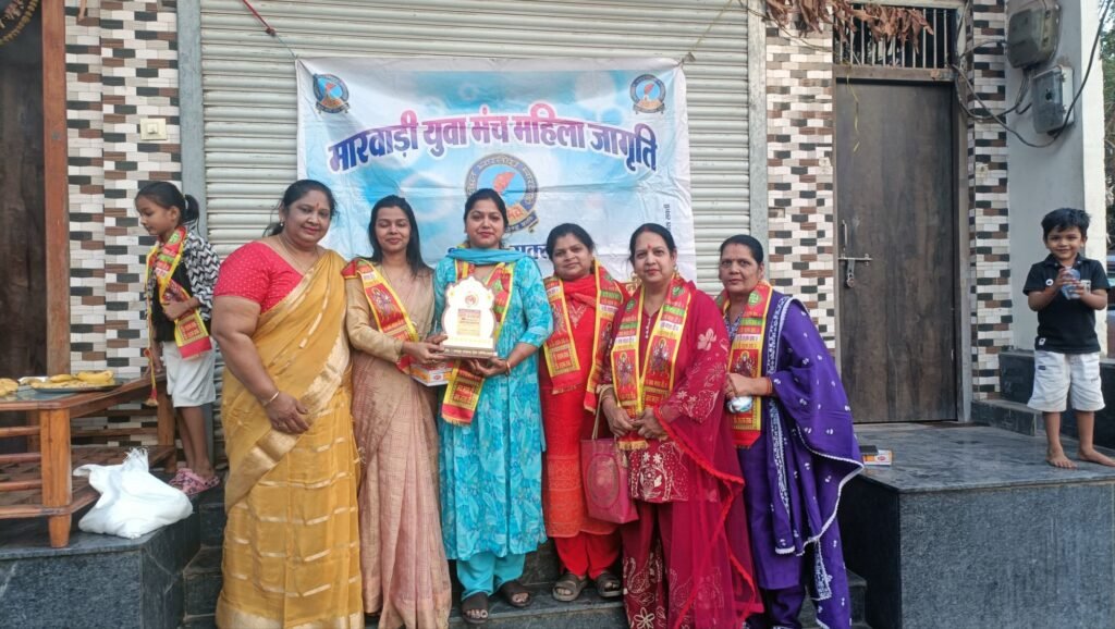 महिला जागृति का सेवा कार्य-शक्ति की महिला जागृति शाखा ने पद यात्रियों को बांटा फल एवं ठंडा पानी। अध्यक्ष मीनल अग्रवाल के नेतृत्व में आयोजित था कार्यक्रम. चंद्रपुर पदयात्रा सेवा समिति ने निकाली थी पदयात्रा. वर्ष भर रचनात्मक कार्यों में सक्रिय रहती है शक्ति की महिला जागृति kshititech