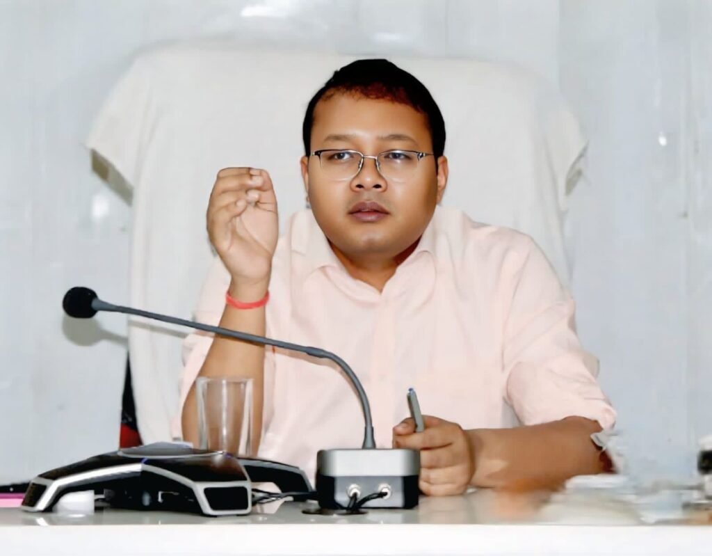 बड़ी खबर- शक्ति जिले को जल आभाव क्षेत्र किया गया घोषित. पेयजल संकट को देखते हुए कलेक्टर साहब ने जारी किया आदेश. नए प्रावधानों का हुआ सृजन. उल्लंघन पर होगी कड़ी से कड़ी कार्रवाई. जिले के युवाओं को मिलेंगे रोजगार के अवसर. सावधान- पानी का दुरुपयोग आपके लिए बन सकता है परेशानी kshititech