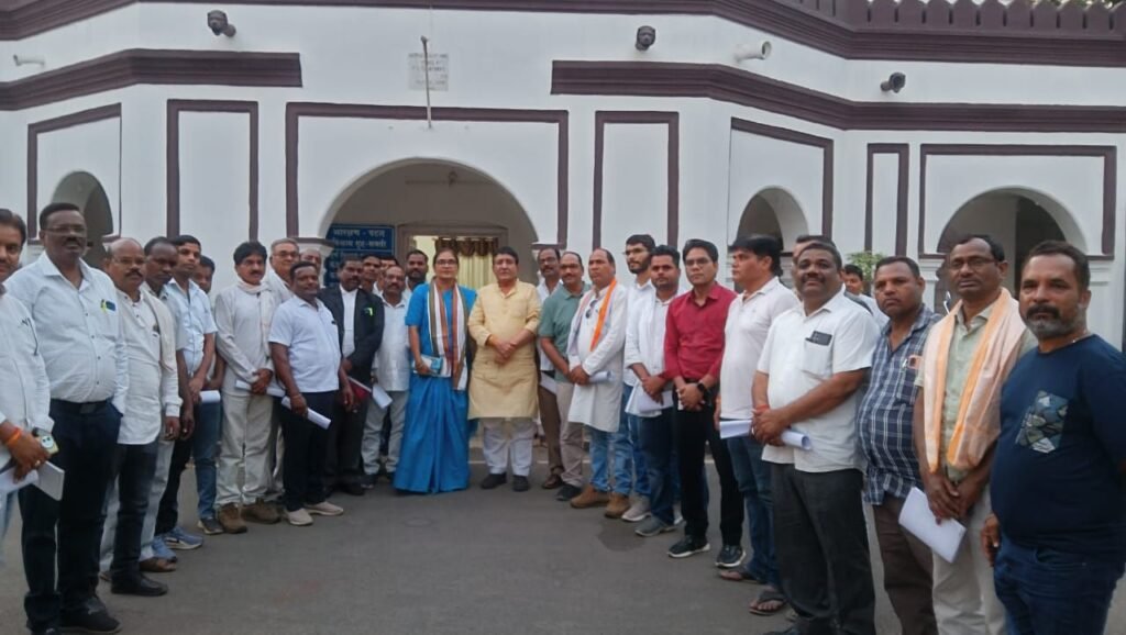 कांग्रेस के शक्ति जिला प्रभारी हरीश परसाई की उपस्थिति में संगठन सृजन अभियान की संपन्न हुई बैठक। 30 मार्च को संपन्न बैठक में बनी ठोस रणनीति। जिला महामंत्री गिरधर जायसवाल ने दी जानकारी। संगठन के कामों को लेकर रिचार्ज हुए कार्यकर्ता kshititech