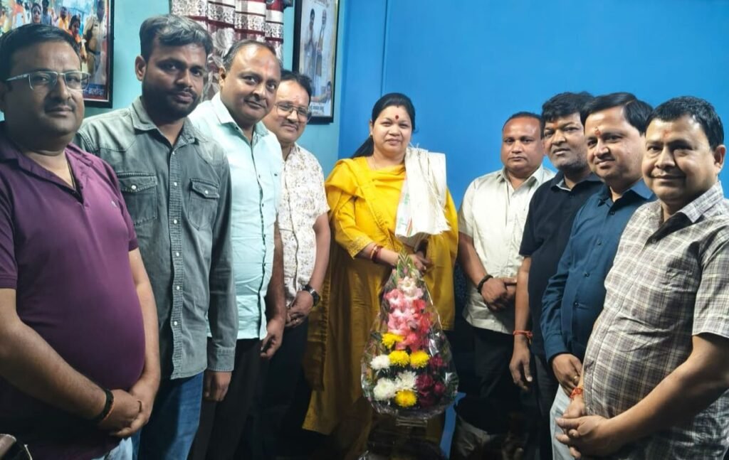 सांसद जी से हैं भारी उम्मीदें- बाराद्वार रेलवे स्टेशन में ट्रेनों के स्टॉपेज की मांग की शहर वासियों ने, सांसद कमलेश जांगड़े से, 2 मार्च को सांसद निवास पहुंचे शहर वासी, नगर पंचायत बाराद्वार के अध्यक्ष नारायण कुर्रे के नेतृत्व में पहुंचे सदस्य सांसद जी से हैं भारी उम्मीदें- बाराद्वार रेलवे स्टेशन में ट्रेनों के स्टॉपेज की मांग की शहर वासियों ने, सांसद कमलेश जांगड़े से, 2 मार्च को सांसद निवास पहुंचे शहर वासी, नगर पंचायत बाराद्वार के अध्यक्ष नारायण कुर्रे के नेतृत्व में पहुंचे सदस्य kshititech