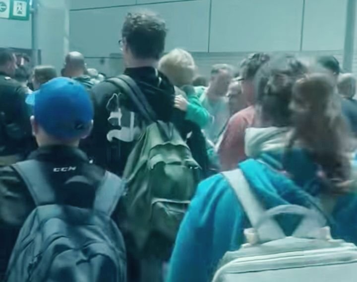 जिस दुबई को माना जाता है सेफ, उसी में फंसे कई कारोबारी- एक चार्टेड फ्लाइट के लिए 03 करोड़ देने को तैयार, ईरान, अमेरिका, इजरायल संघर्ष का दिख रहा असर जिस दुबई को माना जाता है सेफ, उसी में फंसे कई कारोबारी- एक चार्टेड फ्लाइट के लिए 03 करोड़ देने को तैयार, ईरान, अमेरिका, इजरायल संघर्ष का दिख रहा असर kshititech