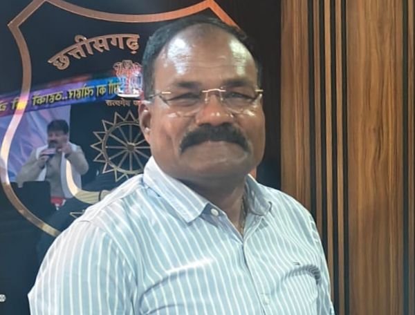 बड़ी खबर-थोक में पुलिस विभाग में तबादले, शक्ति जिले में 5 मार्च को होली के ठीक दूसरे दिन 163 पुलिस अधिकारी एवं आरक्षकों के हुए तबादले, एसपी प्रफुल्ल ठाकुर ने जारी की तबादला लिस्ट, जिले के नए साइबर सेल प्रभारी होंगे चंद्र प्रकाश कंवर, अमित सिंह संभालेंगे रक्षित केंद्र kshititech