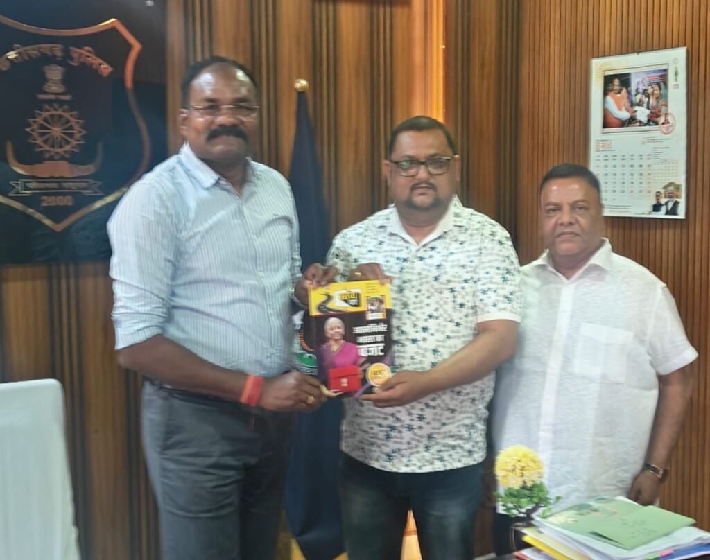 शक्ति जिले के पुलिस अधीक्षक से आत्मीय मुलाकात हुई छत्तीसगढ़ जनरलिस्ट वेलफेयर यूनियन के प्रदेश अध्यक्ष अमित गौतम की, 5 मार्च को एसपी कार्यालय में हुई शिष्टाचार भेंट, यूनियन के कार्यों से अवगत कराया गौतम जी ने एसपी साहब को kshititech