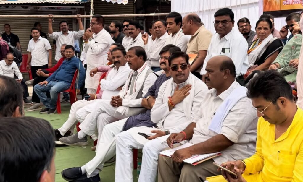 रेलवे की अनदेखी अब नहीं होगी बर्दाश्त- जांजगीर की जनता ने कहा धन्यवाद विधायक व्यास जी- 6 मार्च को जिला मुख्यालय में हुआ रेलवे मांगों को लेकर ऐतिहासिक चक्का जाम एवं नगर बंद का आंदोलन, नजर आया शहर की जनता का गुस्सा, आंदोलन को लेकर जबरदस्त जुनून kshititech