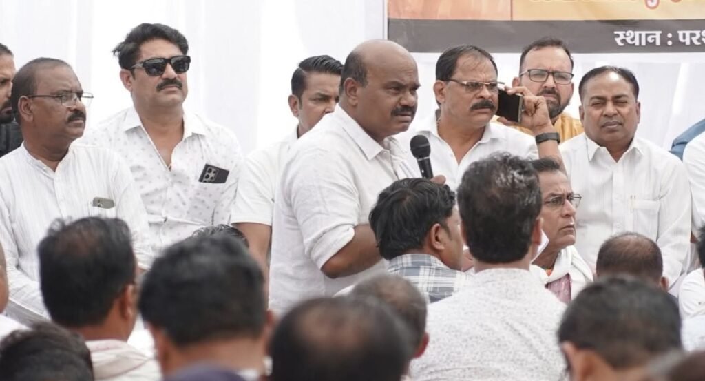 रेलवे की अनदेखी अब नहीं होगी बर्दाश्त- जांजगीर की जनता ने कहा धन्यवाद विधायक व्यास जी- 6 मार्च को जिला मुख्यालय में हुआ रेलवे मांगों को लेकर ऐतिहासिक चक्का जाम एवं नगर बंद का आंदोलन, नजर आया शहर की जनता का गुस्सा, आंदोलन को लेकर जबरदस्त जुनून kshititech