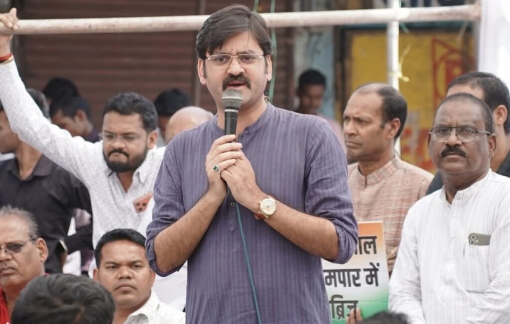 रेलवे की अनदेखी अब नहीं होगी बर्दाश्त- जांजगीर की जनता ने कहा धन्यवाद विधायक व्यास जी- 6 मार्च को जिला मुख्यालय में हुआ रेलवे मांगों को लेकर ऐतिहासिक चक्का जाम एवं नगर बंद का आंदोलन, नजर आया शहर की जनता का गुस्सा, आंदोलन को लेकर जबरदस्त जुनून kshititech