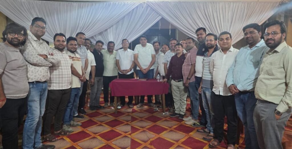 सामाजिक कार्यों में अग्रणी शहर की राष्ट्रीय स्तर की संस्था मारवाड़ी युवा मंच के नए सत्र के निर्वाचन संपन्न, मनीष कथूरिया के सर पर अध्यक्ष का ताज, अग्रवाल सभा अध्यक्ष श्यामसुंदर अग्रवाल की उपस्थिति में संपन्न हुए निर्वाचन, नगर पालिका अध्यक्ष ने भी करी मंच के सेवा कार्यों की प्रशंसा kshititech