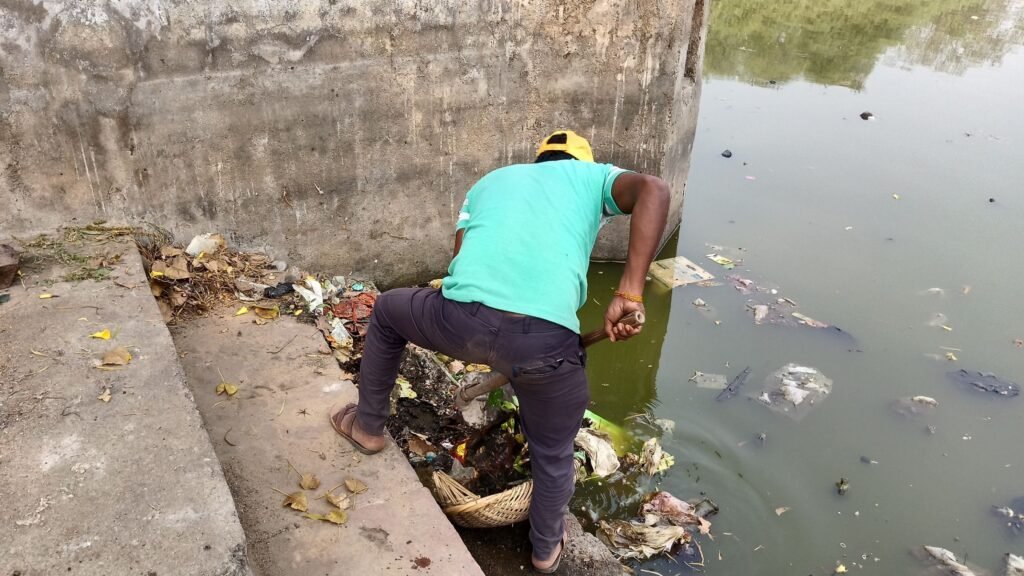 शक्ति शहर में आस्था विसर्जन सामग्री कुंड का हो निर्माण- नगर पालिका अध्यक्ष जी से अपील, शहर के प्रमुख तालाबो में धार्मिक आस्था सामग्रियों का विसर्जन हो पूर्णता बंद,धार्मिक आस्था की सामग्रियों से पटे पड़े हैं शहर के प्रमुख तालाब शक्ति शहर में आस्था विसर्जन सामग्री कुंड का हो निर्माण- नगर पालिका अध्यक्ष जी से अपील, शहर के प्रमुख तालाबो में धार्मिक आस्था सामग्रियों का विसर्जन हो पूर्णता बंद,धार्मिक आस्था की सामग्रियों से पटे पड़े हैं शहर के प्रमुख तालाब kshititech