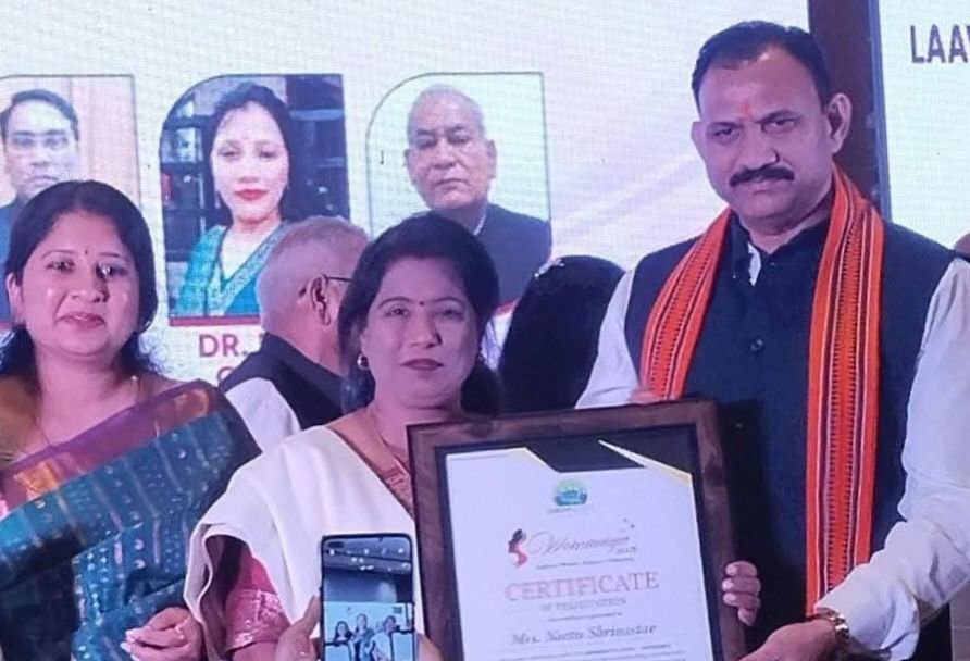 छत्तीसगढ़ की प्रतिष्ठित सामाजिक कार्यकर्ता नीतू श्रीवास्तव वोमेनिया- 2026 सम्मान से हुई सम्मानित, हेल्थ मिनिस्टर के हाथों मिला सम्मान, छत्तीसगढ़ के सबसे बड़े सामाजिक कार्य करने वाले श्रुति फाउंडेशन की संस्थापक है नीतू kshititech