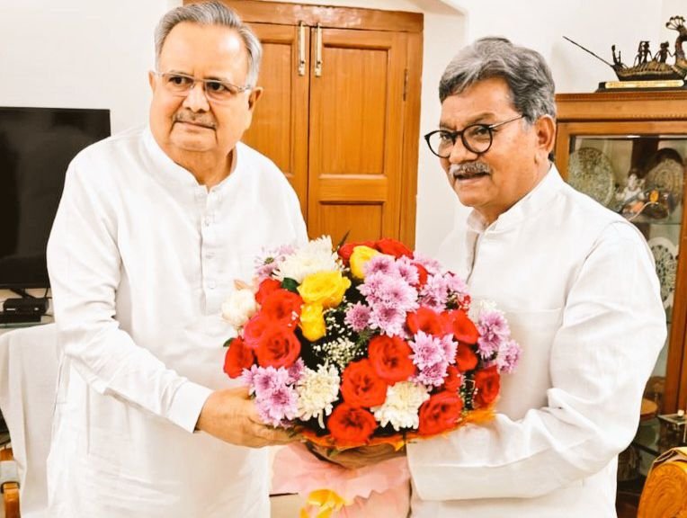 छत्तीसगढ़ में कांग्रेस की फूलों देवी नेताम निर्विरोध निर्वाचित हुई राज्यसभा सांसद, नेता प्रतिपक्ष महंत जी ने दी बधाई, महंत जी ने विधानसभा अध्यक्ष डॉ रमन सिंह का भी स्पीकर हाउस पहुंचकर जाना&nbsp; स्वास्थ्य हाल-चाल kshititech