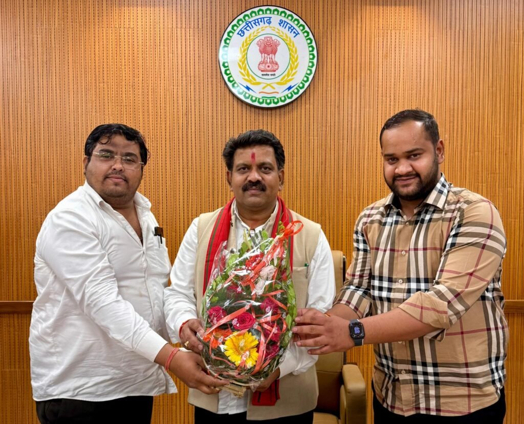 शक्ति के भाजपा नेताओं ने उपमुख्यमंत्री विजय शर्मा को रायपुर पहुंच कर दी बधाई विधानसभा में आज पारित हुआ विधेयक धर्म स्वातंत्रय 2026। धर्मांतरण पर लगेगी रोक।मंडल अध्यक्ष अभिषेक शर्मा एवं युवा नेता चिराग अग्रवाल पहुंचे रायपुर kshititech
