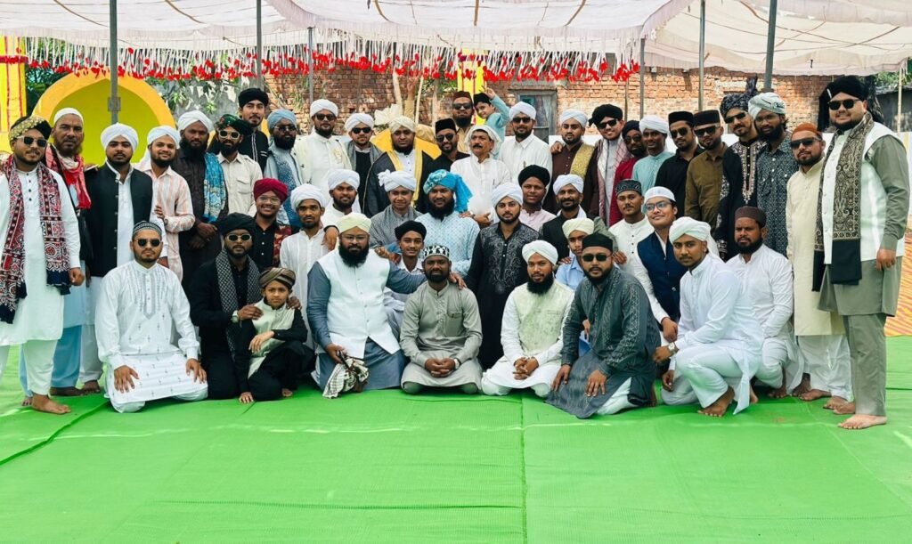 21 मार्च को शक्ति में मुस्लिम समाज ने उत्साह के साथ मनाया ईद उल फितर का पर्व. ईदगाह में नमाज अदा की समाज बंधुओ ने। पैगंबर साहब के बताए गए मार्ग पर चलने का संकल्प लिया समाज बंधुओ ने। शक्ति शहर में हिंदू- मुस्लिम की एकता भी है मिसाल 21 मार्च को शक्ति में मुस्लिम समाज ने उत्साह के साथ मनाया ईद उल फितर का पर्व. ईदगाह में नमाज अदा की समाज बंधुओ ने। पैगंबर साहब के बताए गए मार्ग पर चलने का संकल्प लिया समाज बंधुओ ने। शक्ति शहर में हिंदू- मुस्लिम की एकता भी है मिसाल kshititech