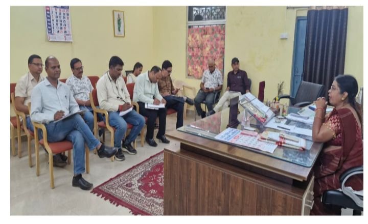 शक्ति जिले की जिला शिक्षा अधिकारी डॉक्टर कुमुदिनी बाघ द्विवेदी ने ली महा परीक्षा अभियान को लेकर प्रमुख अधिकारियों की समीक्षा बैठक। कलेक्टर साहब के निर्देशन में जिले में चल रही महा परीक्षा की जोरदार तैयारिया शक्ति जिले की जिला शिक्षा अधिकारी डॉक्टर कुमुदिनी बाघ द्विवेदी ने ली महा परीक्षा अभियान को लेकर प्रमुख अधिकारियों की समीक्षा बैठक। कलेक्टर साहब के निर्देशन में जिले में चल रही महा परीक्षा की जोरदार तैयारिया kshititech