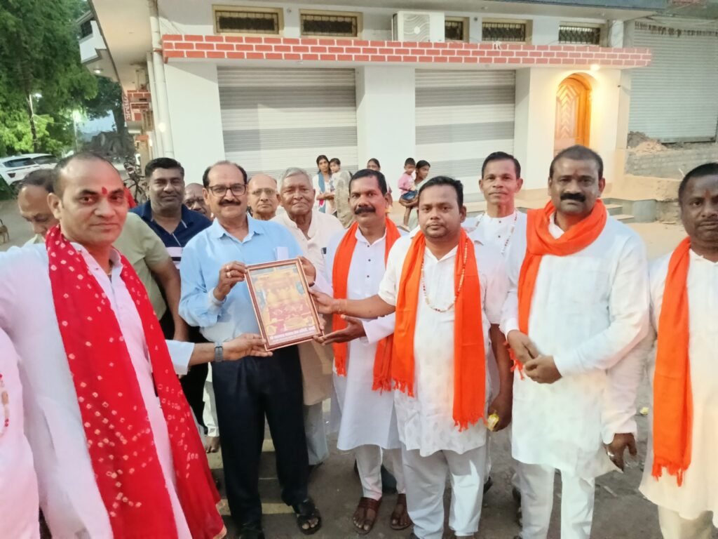 उमड़ा श्रद्धालुओं का सैलाब-25 मार्च को शक्ति से निकली मां अष्टभुजी की पदयात्रा. मां महामाया पदयात्रा सेवा समिति ने किया था आयोजन. श्रद्धालुओं का हुआ जगह-जगह स्वागत. बंसल अपार्टमेंट के सामने जगदीश बंसल ने भी किया स्वागत उमड़ा श्रद्धालुओं का सैलाब-25 मार्च को शक्ति से निकली मां अष्टभुजी की पदयात्रा. मां महामाया पदयात्रा सेवा समिति ने किया था आयोजन. श्रद्धालुओं का हुआ जगह-जगह स्वागत. बंसल अपार्टमेंट के सामने जगदीश बंसल ने भी किया स्वागत kshititech