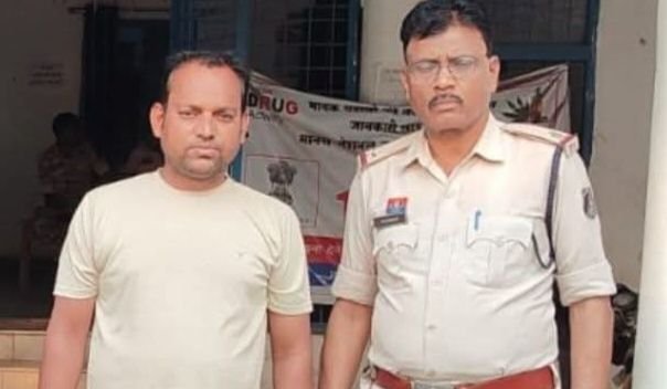 मंत्रालय में नौकरी लगवाऊंगा कह कर ठग लिए दो लोगों ने 20 लाख रुपए.पुलिस ने किया एक आरोपी को दुर्ग से गिरफ्तार. एक की तलाश जारी. मंत्रालय में साहाबों से पहुंच की बात कह कर कर ली गई ठगी kshititech