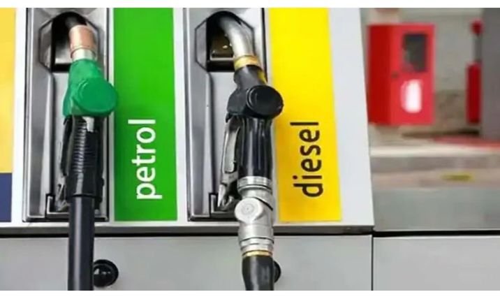 डीजल- पेट्रोल में बड़ी राहत- मोदी सरकार ने डीजल पर एक्साइज ड्यूटी ₹10 रुपए से घटाकर कर दी शून्य.और पेट्रोल में 13 से घटाकर हो गई ₹3 रुपए kshititech