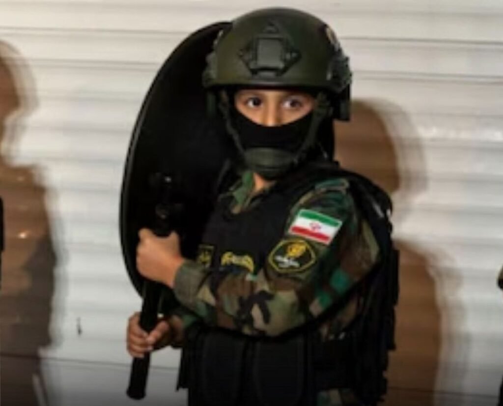 12 साल के बच्चे भी ईरानी युद्ध में उतरेंगे! IRGC के नए फरमान में क्या-क्या कहा गया? 12 साल के बच्चे भी ईरानी युद्ध में उतरेंगे! IRGC के नए फरमान में क्या-क्या कहा गया? kshititech