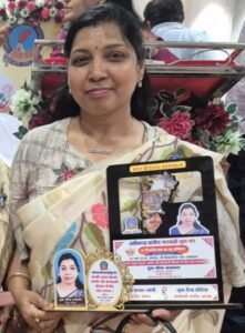 अंबिकापुर की महिला शाखा ने बढ़ाया अधिवेशन का गौरव-अकलतरा अधिवेशन में अंबिकापुर की संभागीय अग्रवाल महिला सभा की सरगुजा संभाग अध्यक्ष सीमा अग्रवाल को मिला सम्मान. महिला जागृति की अंबिकापुर शाखा भी हुई सम्मानित। 30 मार्च को संपन्न अधिवेशन में महिलाओं की रही सर्वाधिक उपस्थिति kshititech